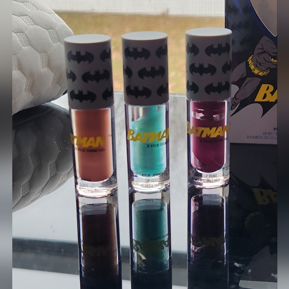 Limited Edition Lip Gloss Set by Kylie Cosmetics | Batman - Picture 4 of 10